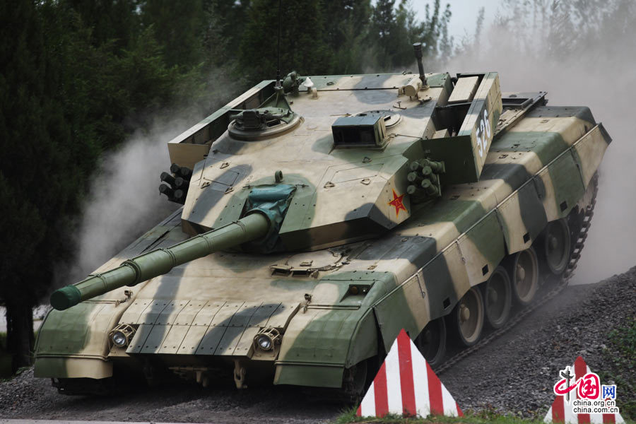 中国军方组织中外记者采访装甲兵工程学院