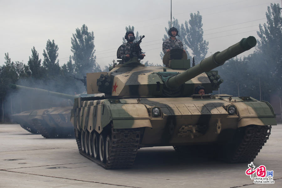 中国军方组织中外记者采访装甲兵工程学院