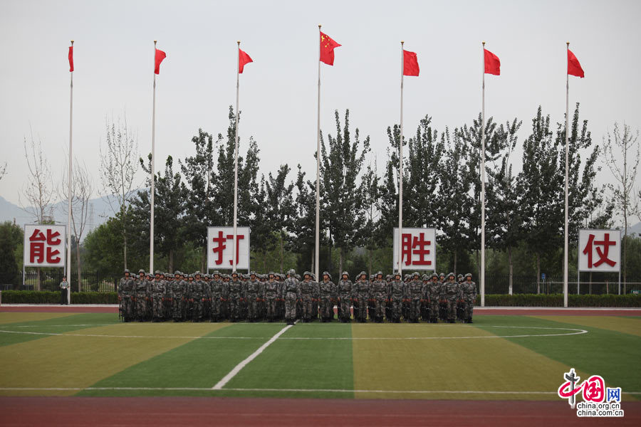 中国军方组织中外记者采访装甲兵工程学院