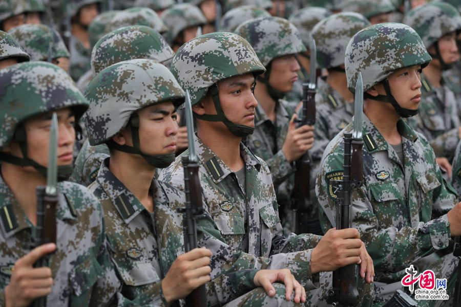 中国军方组织中外记者采访装甲兵工程学院