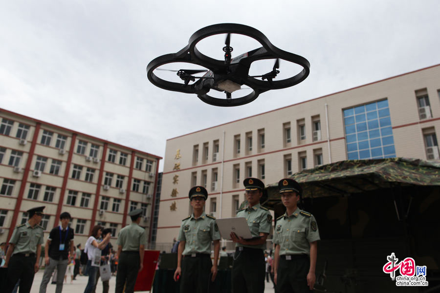 中国军方组织中外记者采访装甲兵工程学院