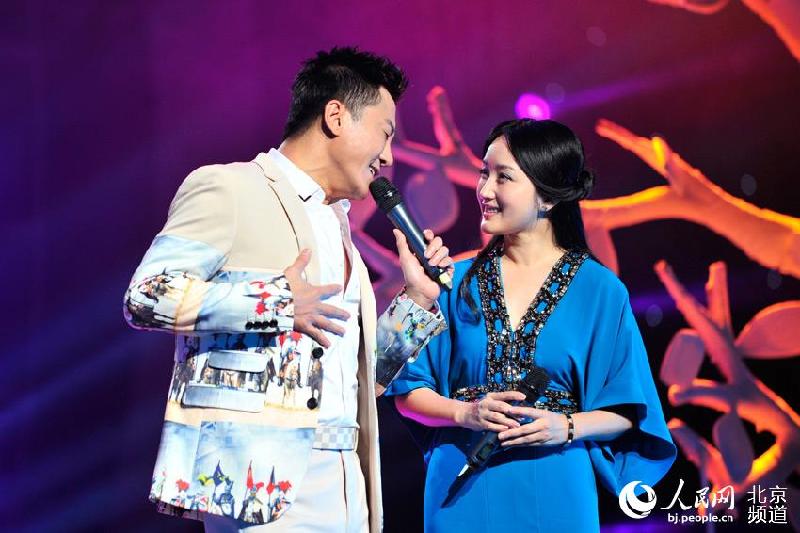 毛宁、杨钰莹。人民网 沈宇波 摄