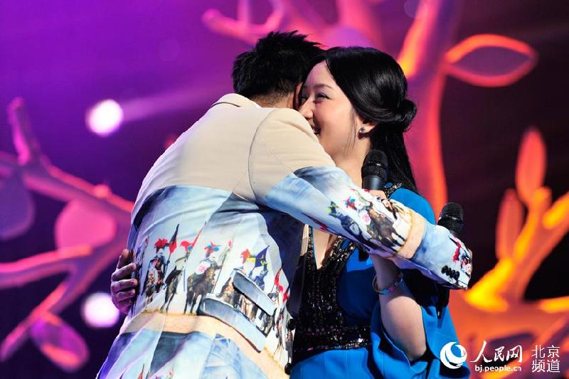 毛宁、杨钰莹。人民网 沈宇波 摄