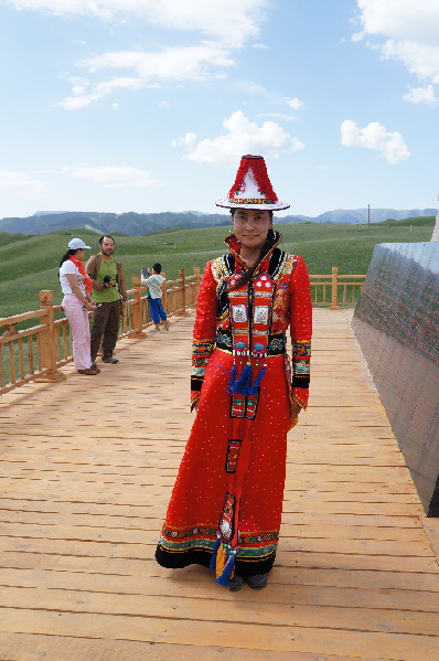 Saran Jisi, a tour guide at the Yugurs Scenic Spot in Sunan Yugur Autonomous County, Gansu Province