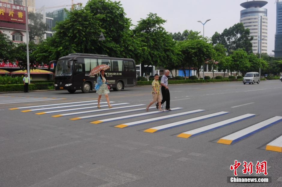 Guangxi’s first 3D zebra crossing comes in to use