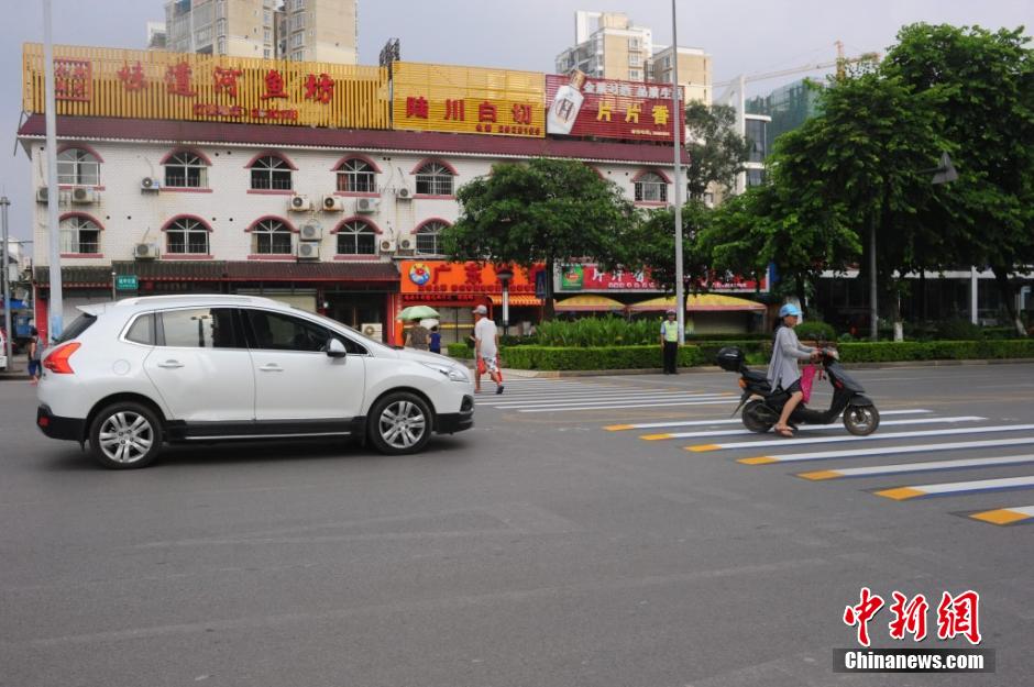 Guangxi’s first 3D zebra crossing comes in to use