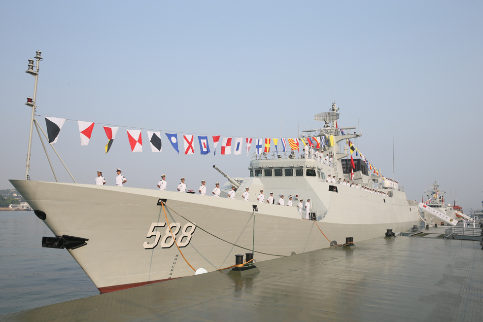 The new-type frigate Quanzhou officially joined the service of the People's Liberation Army (PLA) Navy during a commissioning ceremony held on August 8, 2014.[Photo/Xinhua]