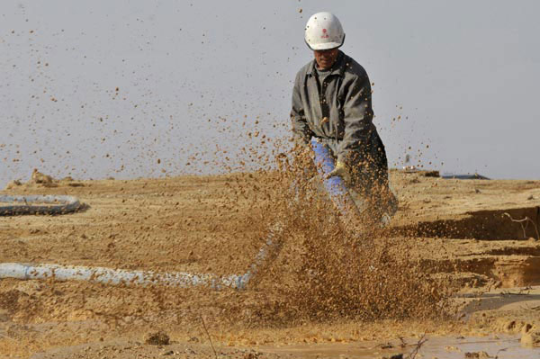 A worker at the site of a rare earthmetals mine in Nancheng county, Jiangxi province. [Photo: China Daily] 