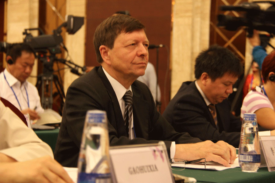 Professor Richard Trappl, Director of the Confucius Institute at the University of Vienna listening to one report at the Tibet Development Forum. [Photo: CRIENGLISH/Hai Peng]