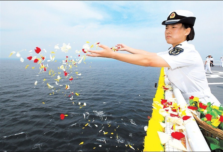 A Chinese Navy officer throws flowers into the sea during a memorial ceremony held yesterday to commemorate the 120th anniversary of the First Sino-Japanese War. 
