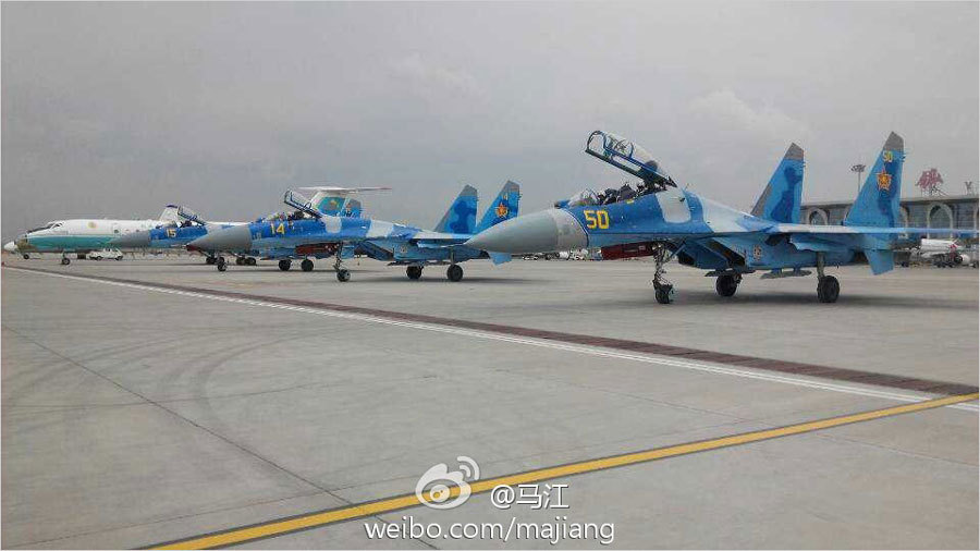 A squadron of Kazakhstan military planes makes a forced landing at the international airport in Yinchuan, capital of northwest China's Ningxia Hui autonomous region, on Aug. 30, 2014. The squad was forced to land when one of its fighters suffered a mechanical malfunction and could not make the trip back to Kazakhstan. The squad was taking part in the Peace Mission - 2014 military drill in China. [Photo: weibo.com]