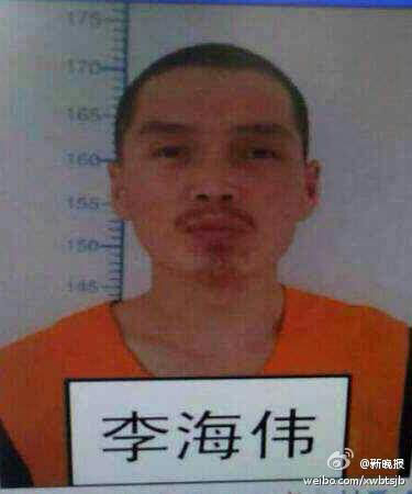 Li Haiwei, 29, was wearing a light-blue, short-sleeved outfit when he was last seen by authorities. Li and two other inmates escaped from a prison in Yanshou county, Heilongjiang province, on Tuesday morning, Sept. 2, 2014. One guard was killed during the escape. [Photo: Weibo] 