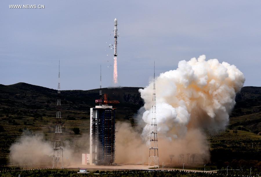 A Long March-4B carrier rocket carrying the Yaogan-21 remote sensing satellite blasts off from the launch pad at the Taiyuan Satellite Launch Center in Taiyuan, capital of north China's Shanxi Province, Sept 8, 2014.
