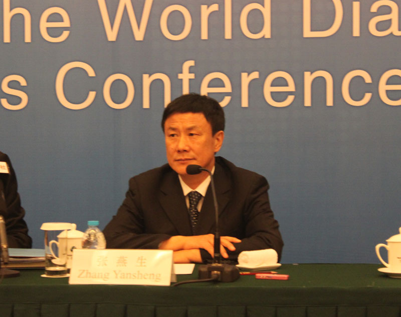 Zhang Yansheng, secretary general of Academic Committee of National Development and Reform Commission, answers questions from the press after the closing ceremony of the Party and the World Dialogue 2014 in Beijing on Sept. 5. [Photo by Guo Xiaohong / China.org.cn]