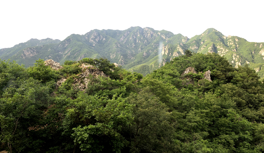 Covering an area of 110 square kilometers, Bingyu Valley is located north of Zhuanghe City, 240 kilometers from Dalian. It is labeled as 'Little Guilin' and 'Oriental Miniature Switzerland' thanks to its rugged cliffs, astonishing peaks, clear rivers, and mysterious caves. The valley is beautiful in different ways during different seasons. [谢凡bbs.fengniao]