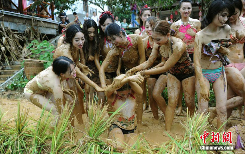 Female Soldiers Mud Wrestling Nude 115