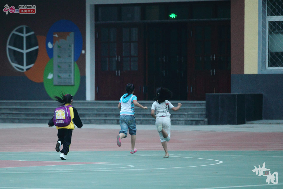 白龙村留守女童的北京七日