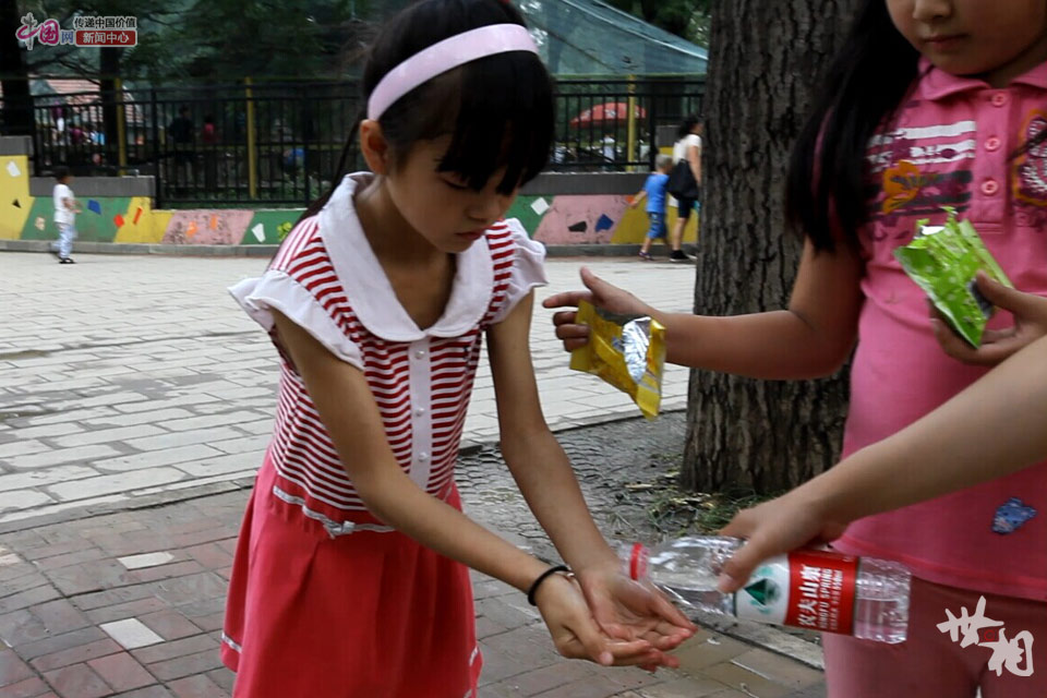 白龙村留守女童的北京七日