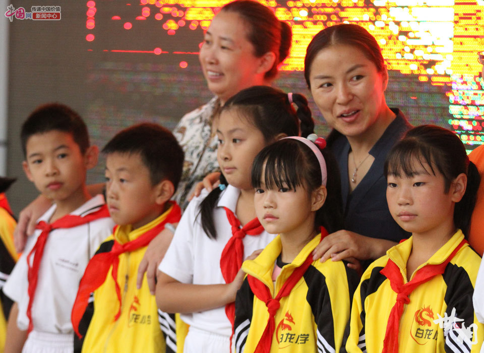 白龙村留守女童的北京七日