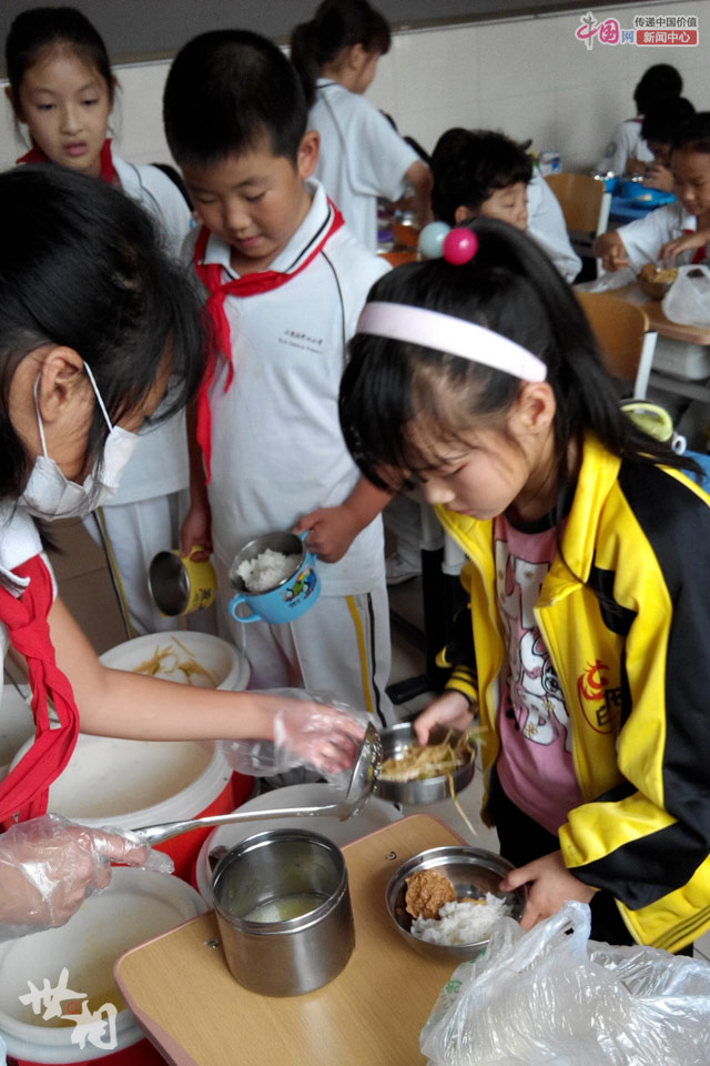 白龙村留守女童的北京七日