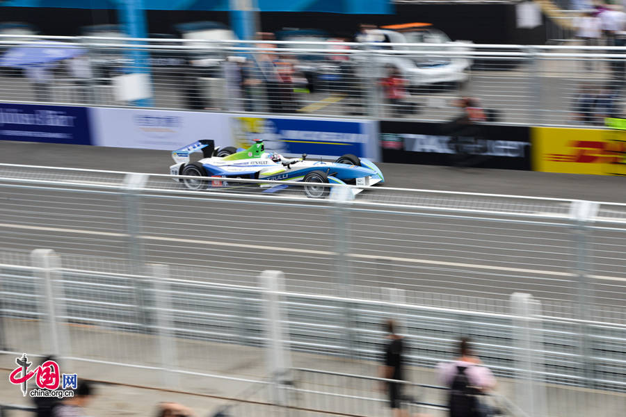 The FIA Formula E Championship, which is also referred to as the electric version of the Formula One (F1) race, holds its inaugural ePrix in Beijing on Saturday, Sept. 13, 2014. The annual Formula E Championship will feature 10 ePrix. The next race will be held in Malaysia in middle November of this year. [Photo by Chen Boyuan / China.org.cn]