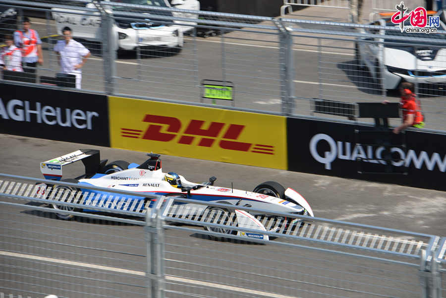 The FIA Formula E Championship, which is also referred to as the electric version of the Formula One (F1) race, holds its inaugural ePrix in Beijing on Saturday, Sept. 13, 2014. The annual Formula E Championship will feature 10 ePrix. The next race will be held in Malaysia in middle November of this year. [Photo by Chen Boyuan / China.org.cn]