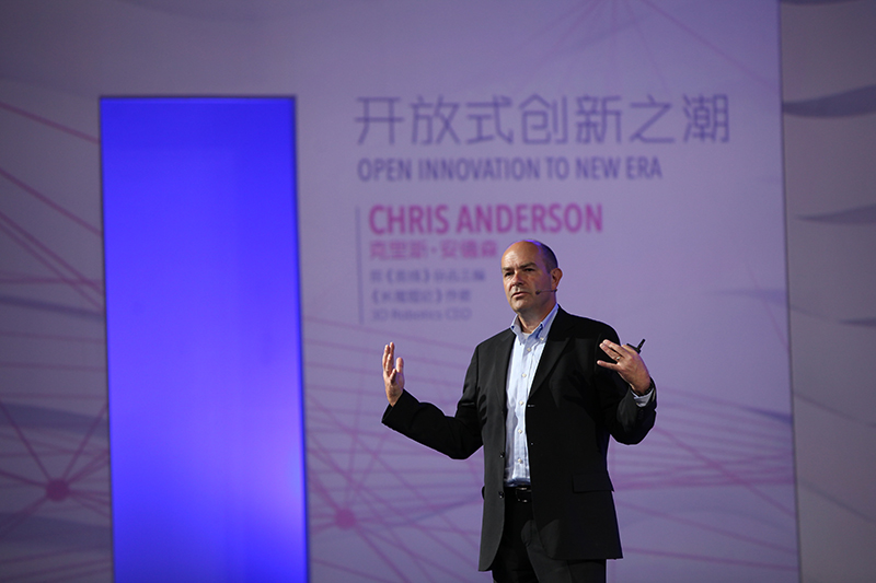 Chris Anderson, former Editor-in-Chief of Wired magazine and founder of 3D Robotics, has been invited to talk at The Big Talk, a conference for IT mugus to share their inspring ideas. Chris said in his speech that open innovation is the future and the world needs an open platform to gather the people around the world to work together. [Photo/China.org.cn]