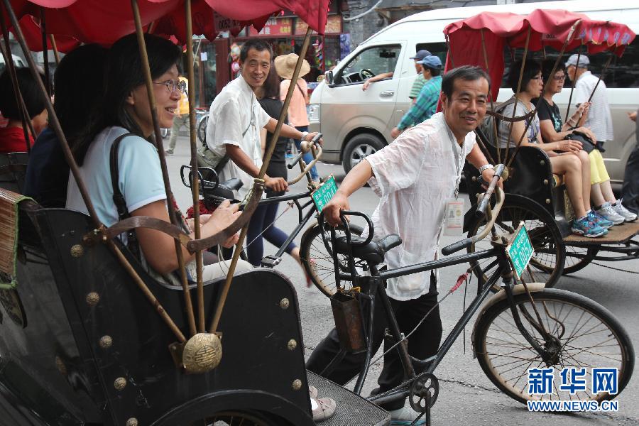 Cao Junlai starts another ride of his day, Sept 12, 2014. [Photo/Xinhua]