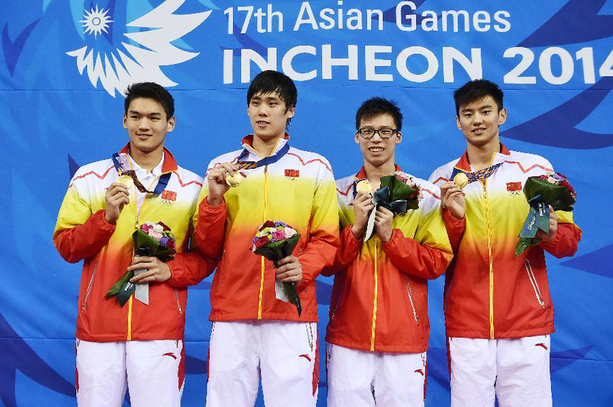 Xu Jiayu, Li Xiang, Li Zhuhao and Ning Zetao (from L to R) of China pose on the podium during the awarding ceremony of the men&apos;s 4×100 medley relay contest of swimming event at the 17th Asian Games in Incheon, South Korea, Sept. 26, 2014. China won the gold medal with 3 minutes and 31.37 seconds.