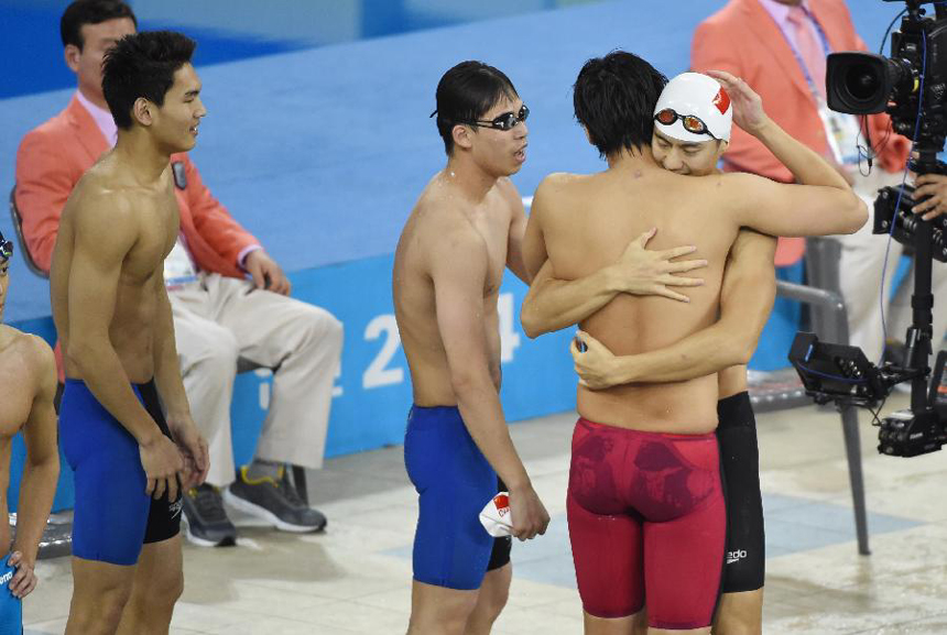 Ning Zetao, Li Xiang, Li Zhuhao and Xu Jiayu (from R to L) of China celebrate after the men&apos;s 4×100 medley relay final of swimming event at the 17th Asian Games in Incheon, South Korea, Sept. 26, 2014. China won the gold medal with 3 minutes and 31.37 seconds.