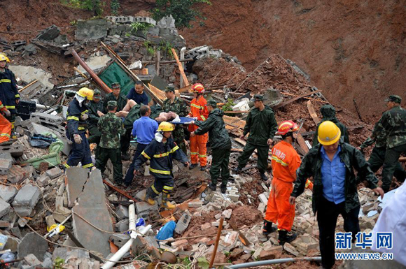 Four houses in a suburban community in central China's Hubei Province were buried in a landslide on Saturday morning, with officials still verifying casualties. Rescue operations are still underway. [Photo/Xinhua]