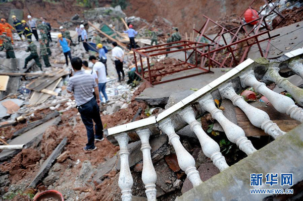 Four houses in a suburban community in central China's Hubei Province were buried in a landslide on Saturday morning, with officials still verifying casualties. Rescue operations are still underway. [Photo/Xinhua]