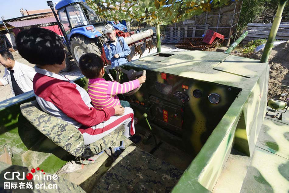Villager Li Guojun from Shenyang realizes his boyhood dream by building his own tanks. Sometimes, the man takes his friends for a ride in his 2-ton vehicles. [Photo: CRI Online]