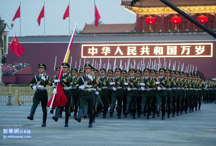 （社会）北京：12万名群众观看国庆升旗仪式