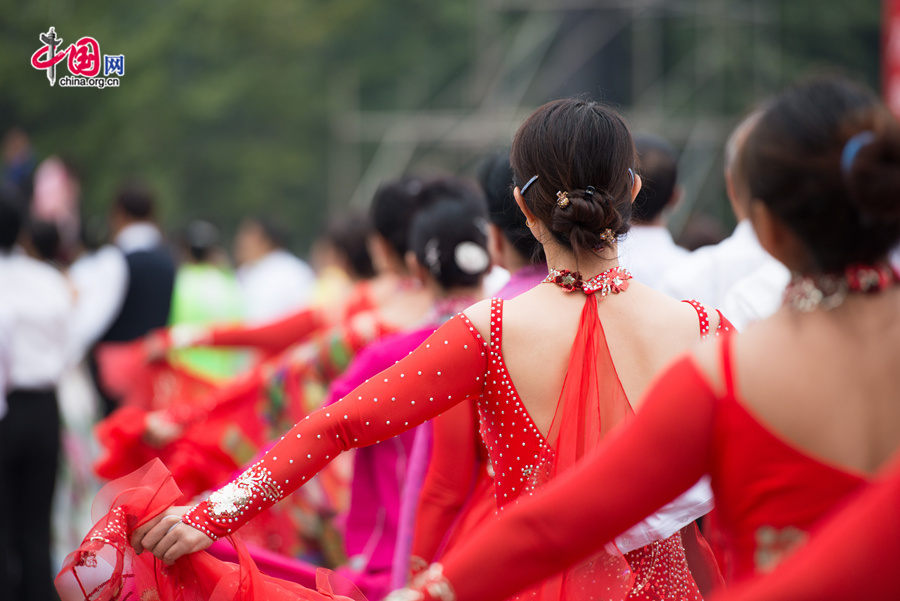 Chaoyang Park in the eastern downtown of Beijing, capital of China, stages grand commemorative activities on Wednesday, Oct. 1, 2014, to mark the 65th National Day holiday of the People&apos;s Republic of China, which was founded on Oct. 1, 1949. The celebrations at Chaoyang Park are in sync with similar activities in all of the around 300 parks in Beijing on this day. [Photo by Chen Boyuan / China.org.cn]