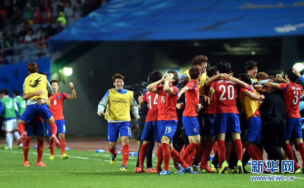 Defender Rim Chang-woo scored a late goal in extra time to help South Korea beat DPR Korea 1-0 on Thursday in the men's soccer final at the Asian Games.