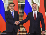 Li Keqiang meets with Dmitry Medvedev in Moscow