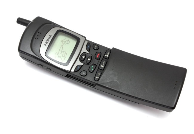 Nokia 8110, the first mobile phone supporting Chinese text message. [File photo] 