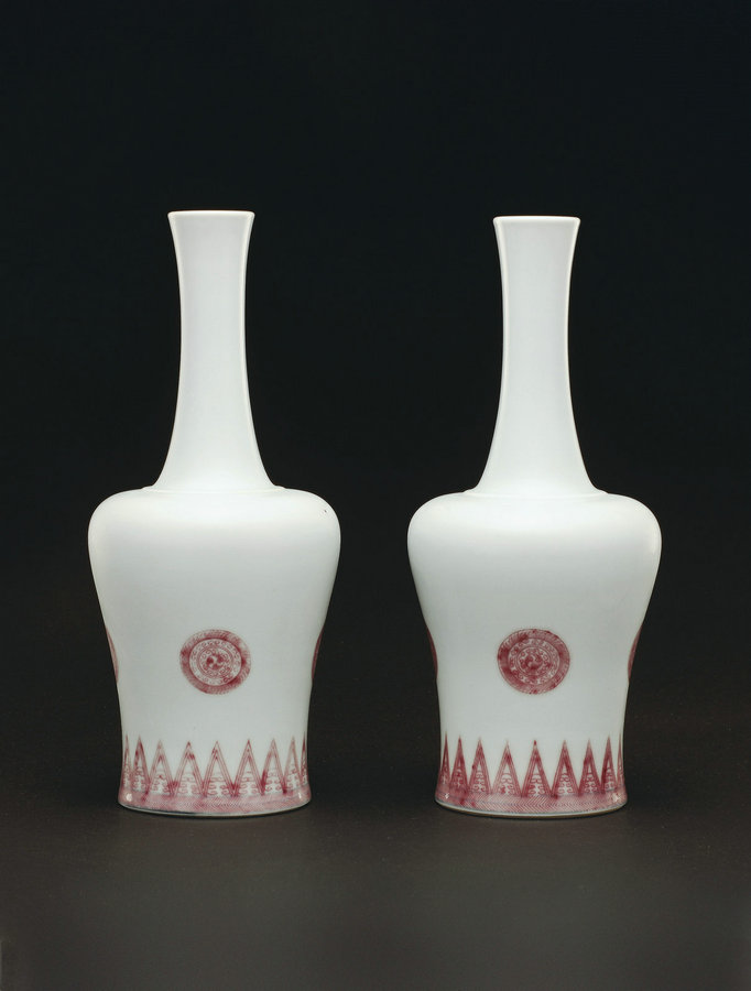 A pair of very rare blue and copper-red vases from the Kangxi period [english.cguardian.com]