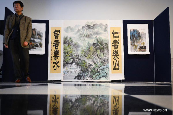 A man visits a Chinese art exhibition at the UN headquarters in New York Oct. 27, 2014. The Chinese art exhibition opened on Monday to present natural sceneries in China, with the 'preserve environment, cherish homeland' theme. [Xinhua]