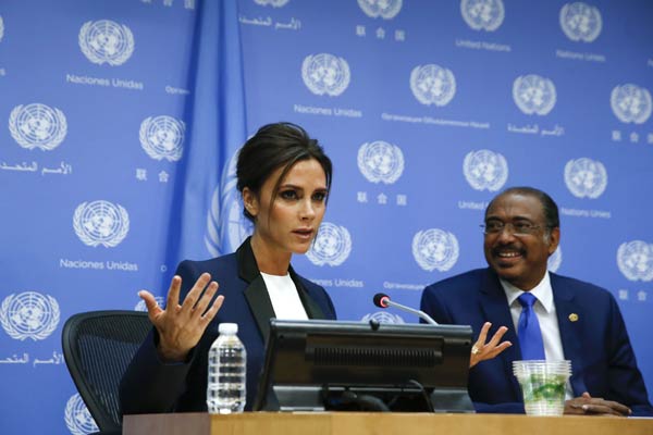 Victoria Beckham speaks with Executive Director of UNAIDS Michel Sidibe during a news conference at the UN headquarters in New York, September 25, 2014. [Agencies] 