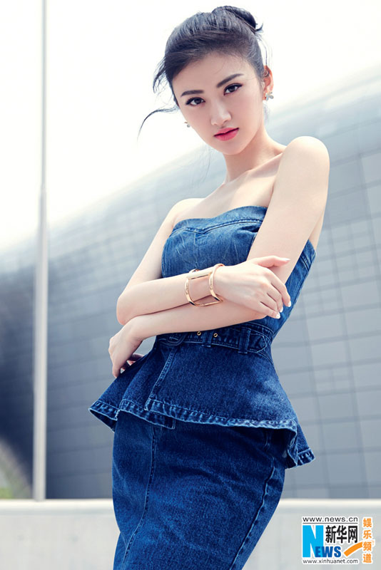 Sweet actress Jing Tian poses for COSMOPOLITAN magazine. [Xinhua]