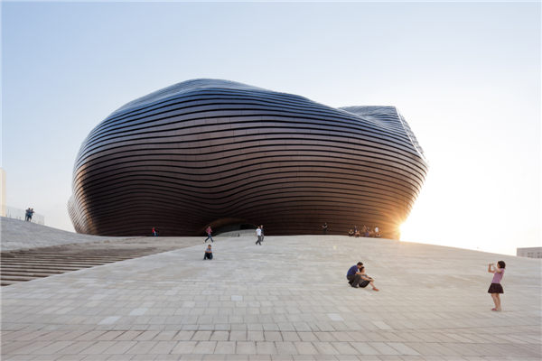 Designer Ma Yansong's ongoing project in Beijing is an artful combination of architecture and natural landscape. [Iwan Baan/China Daily] 