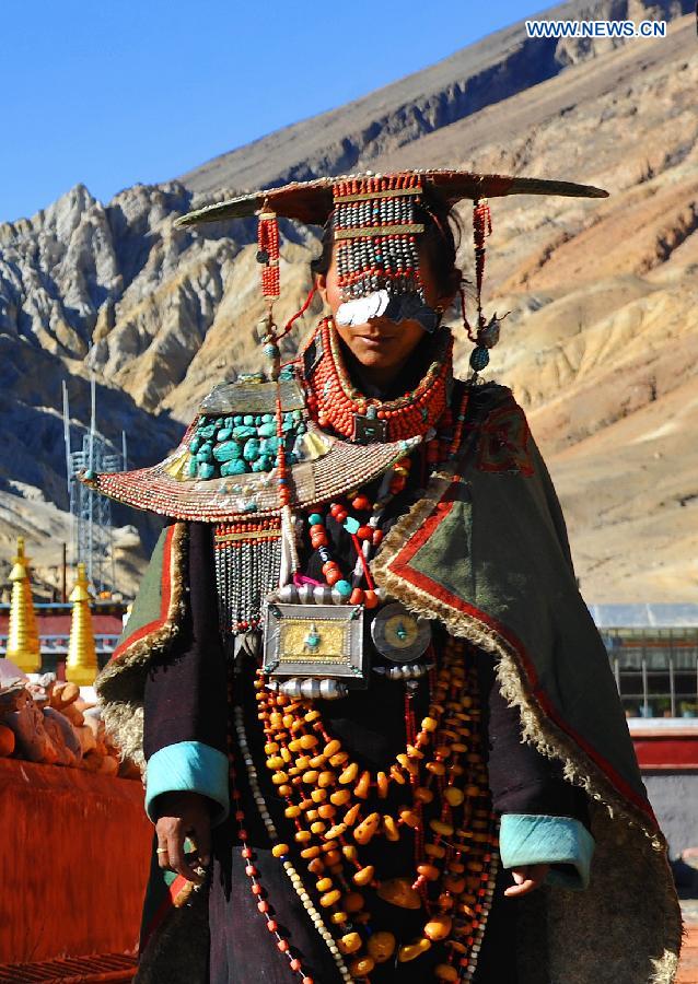 A woman presents Burang costume at Kegya Village in Burang County of Nagri Prefecture, southwest China's Tibet Autonomous Region, Oct. 23, 2014.