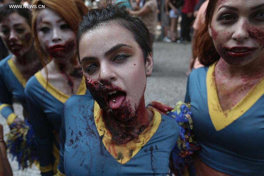 People wearing make-up pose in the Zombie Walk, in the context of the celebrations of the Day of the Dead, in Sao Paulo, Brazil, on Nov. 2, 2014. [Photo/Xinhua] 