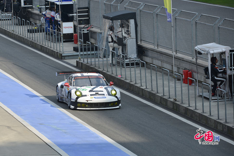 Motor racing teams that include Aston Martin, Ferrari, Porsche, Audi and Toyota compete in the Shanghai grand prix of the FIA World Endurance Championship on Sunday, Nov.2, 2014. Toyota won the GTE professional award and Aston Martin, whose cars are partly powered by Hanergy solar panels, pocketed the first and second prizes of the GTE amateur award. [Photo by Chen Boyuan / China.org.cn] 