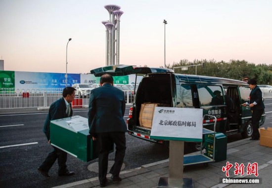 首都机场志愿者漫画说明迎接APEC会议周外宾细节