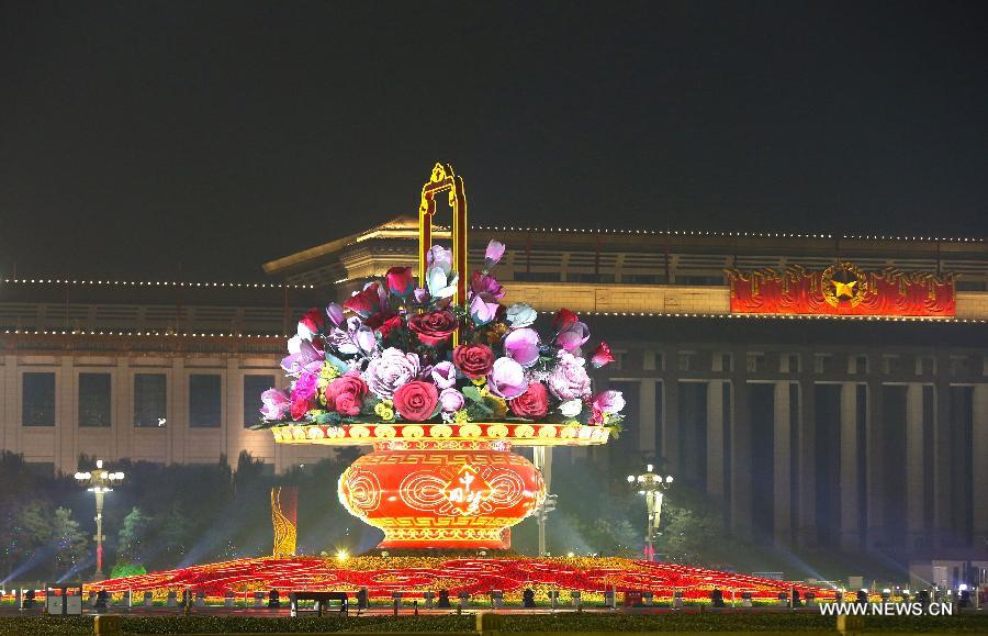 Photo taken on Nov. 4, 2014 shows the illuminated flower beds on the Tian'anmen Square in Beijing, capital of China. From Nov. 4 to 11, when 2014 Asia-Pacific Economic Cooperation (APEC) meetings will be held here, the landscape lighting in Beijing will be decorated as in major festivals like the National Day. [Photo/Xinhua] 