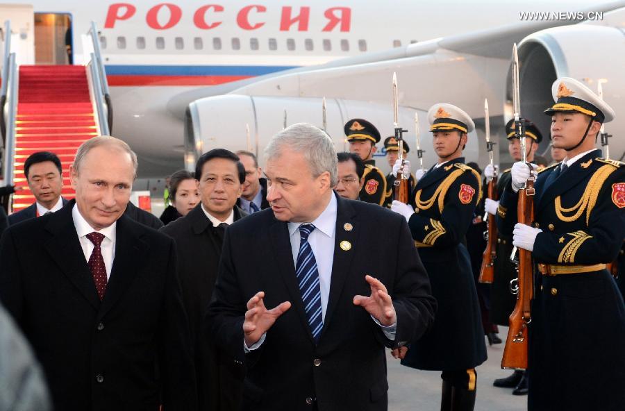 Putin arrives in Beijing for APEC meeting