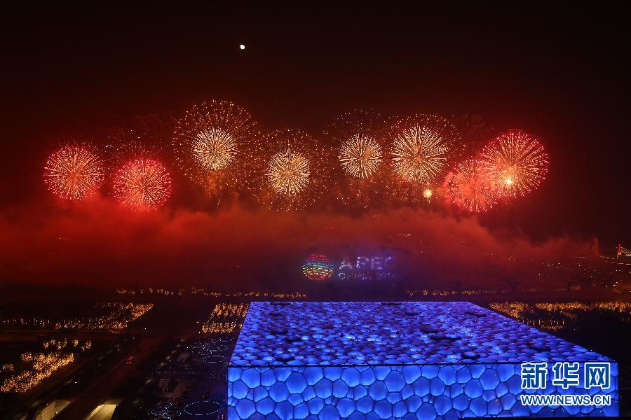 A massive spetacular fireworks display is staged at Beijing&apos;s Olympic Park on the evening of Monday, Nov. 10, the eve of the 22nd APEC Summit meeting to be held in Beijing, China. [Xinhua]